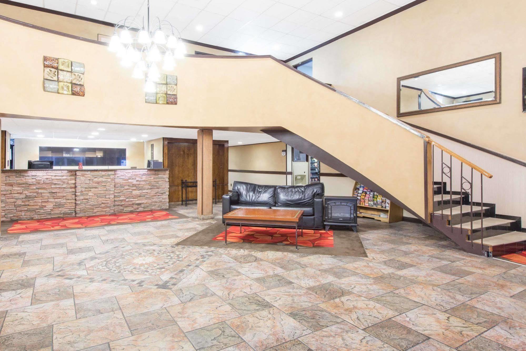 Ramada By Wyndham Albuquerque East Hotel Kültér fotó