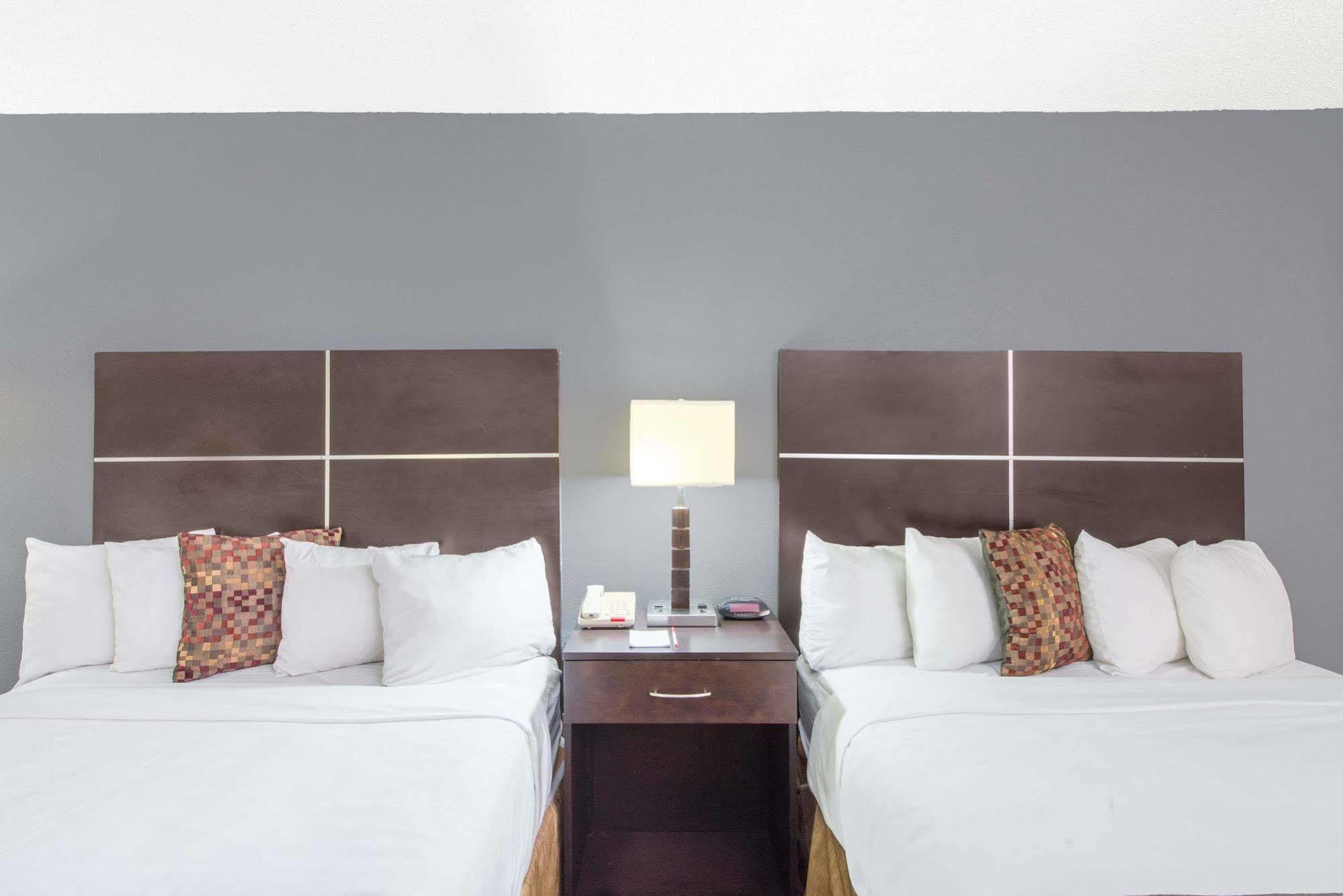 Ramada By Wyndham Albuquerque East Hotel Kültér fotó